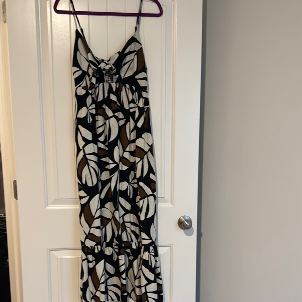 Black and White Sleeveless Spaghetti Strap Maxi Sundress